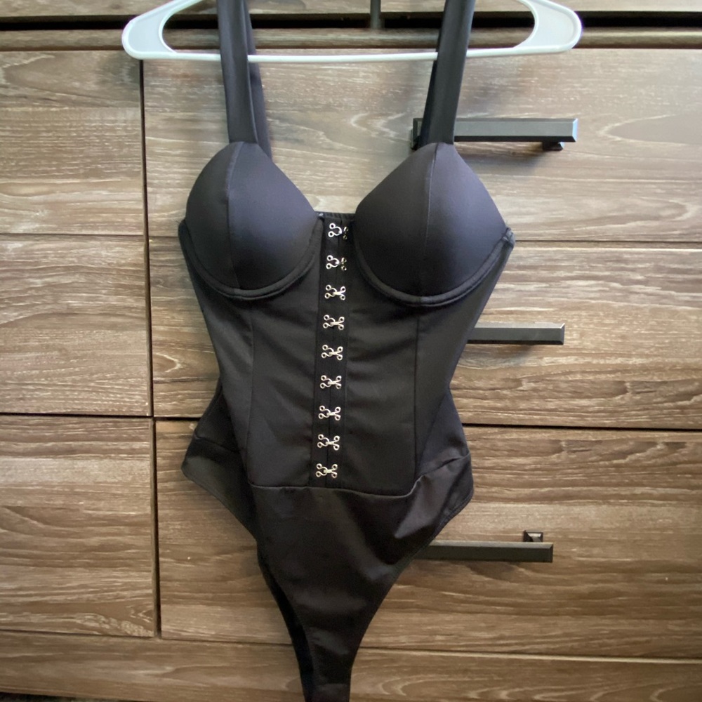 Black Clasp up padded body suit